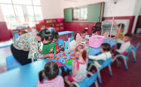 幼兒園大班體育活動《好玩的梯子》教案(通用6篇)