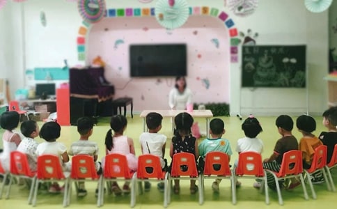 幼兒園下學(xué)期音樂活動《柳樹姑娘》教案